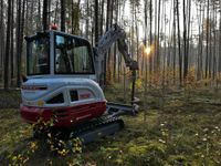 Pflanzarbeiten im FSC zertifizierten Wald mit geeigneter Technik